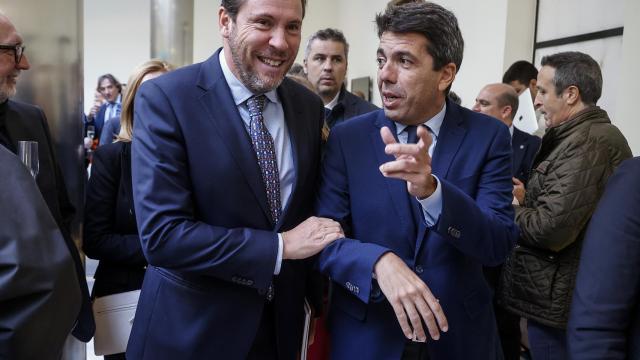 Óscar Puente, ministro de Transportes y Carlos Mazón, presidente de la Generalitat Valenciana durante el anuncio de la ampliación del Puerto de Valencia.