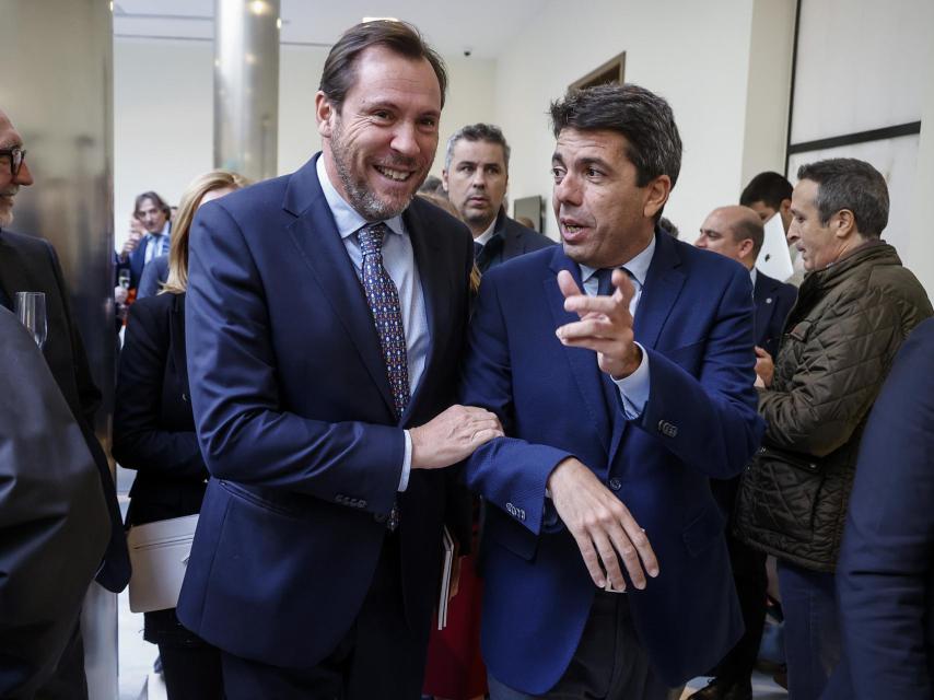 Carlos Mazón, presidente de la Generalitat Valenciana y Óscar Puente, ministro de Transportes.