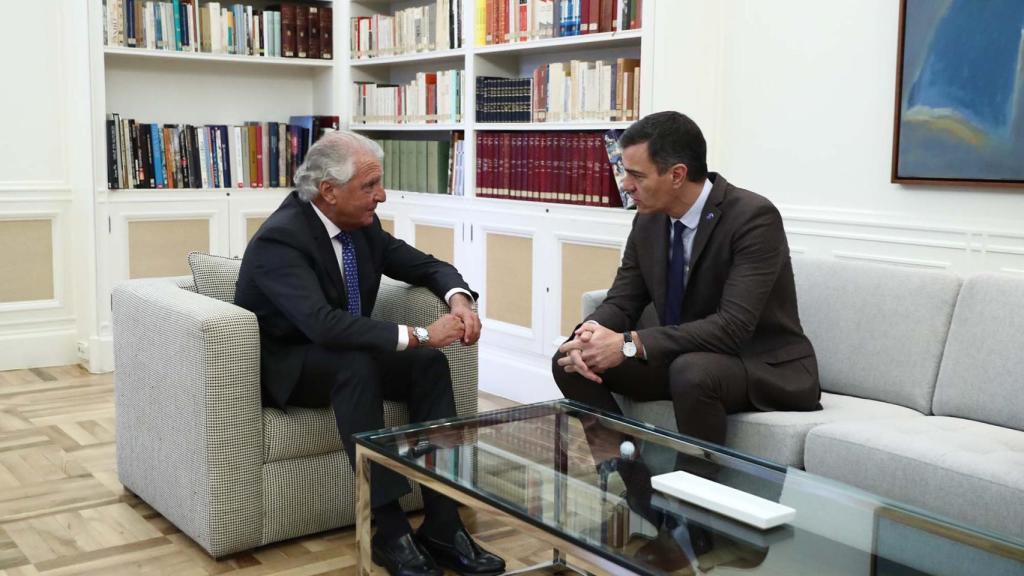 Imagen de la reunión entre Pedro Sánchez e Isaac Benzaquen, el pasado 23 de octubre.