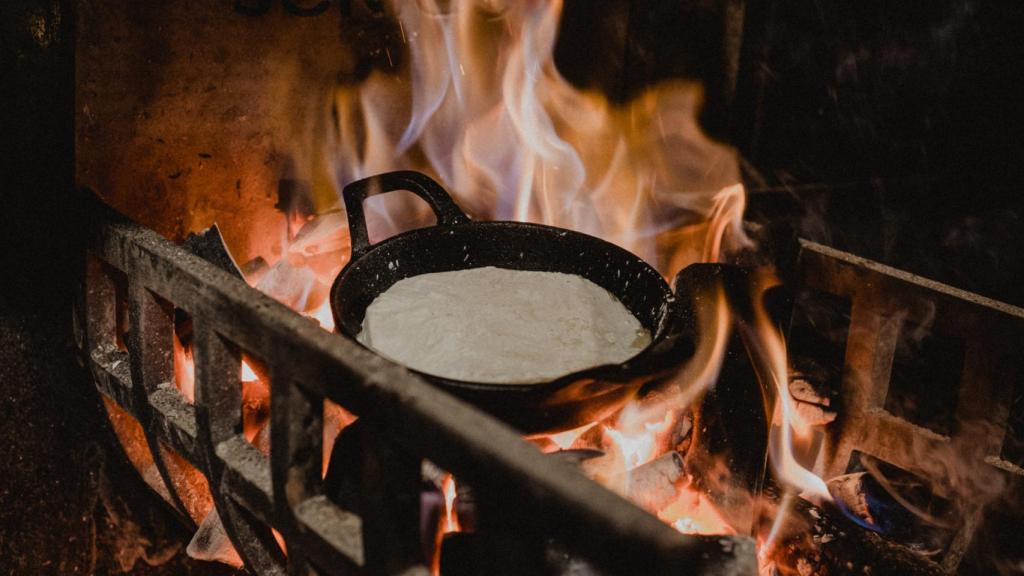 Provoleta de leche de vaca a la parrilla.