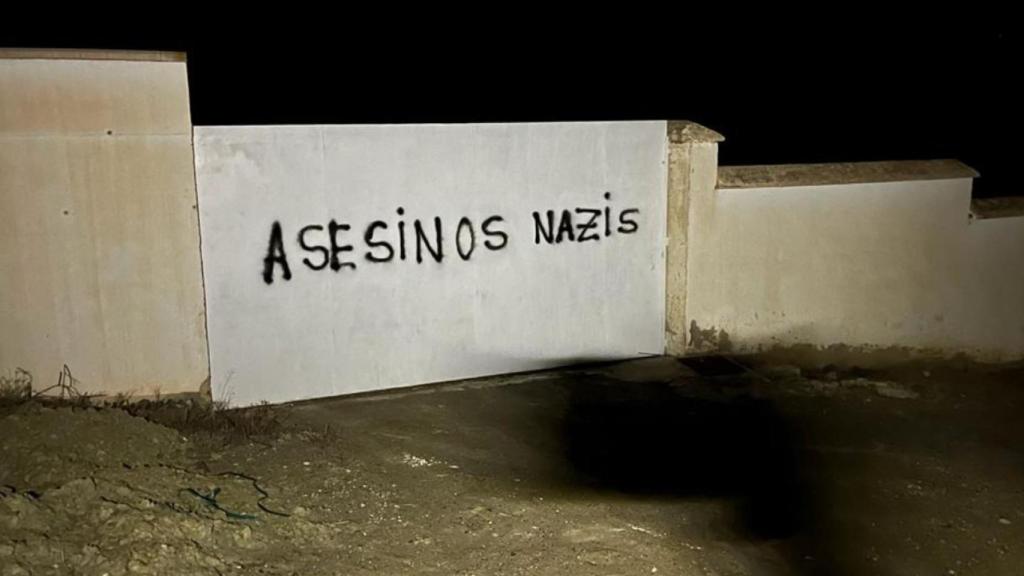 Pintada en el cementerio judío de Málaga.