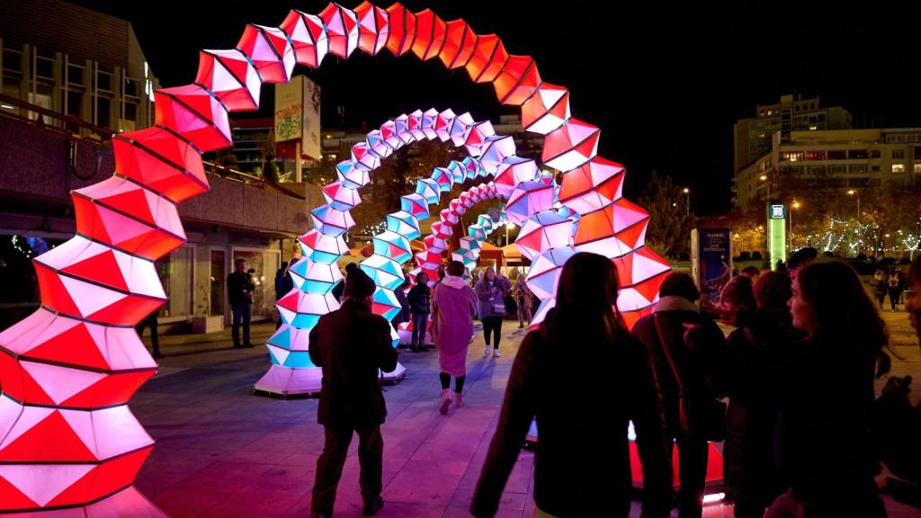 Los arcos con música y sonido en Azca.