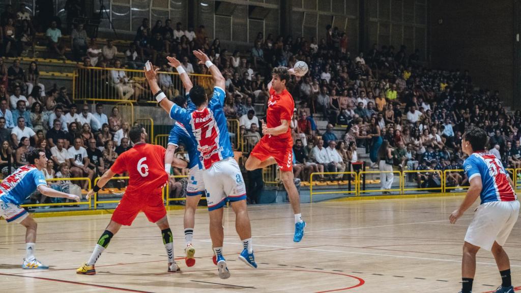 Momento de un partido entre Agustinos y EÓN Horneo durante la pasada temporada.