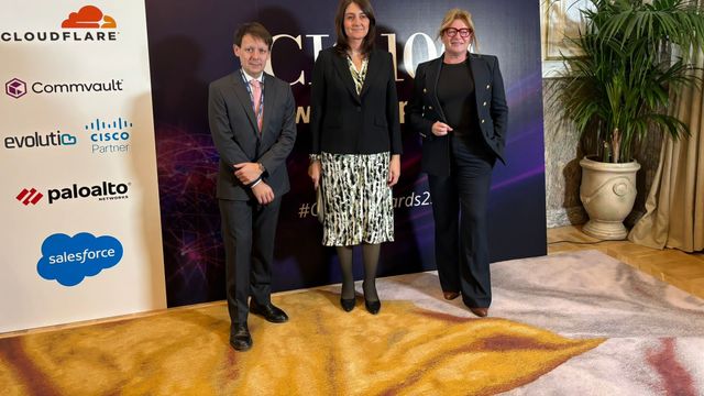 Belso, Sáez y Serna, en la ceremonia de los premios en Madrid este jueves.