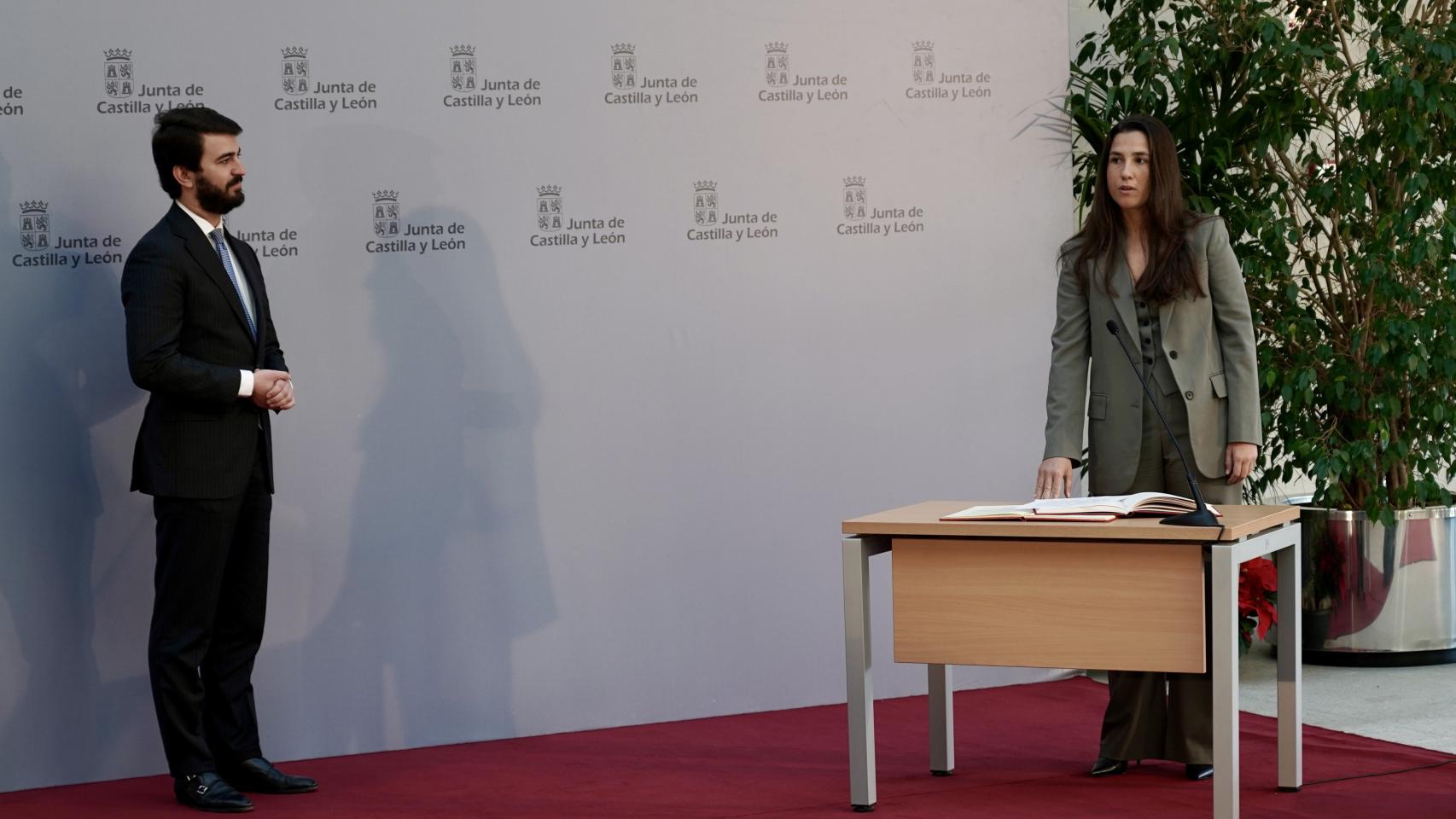 El vicepresidente de la Junta, Juan García-Gallardo, durante la toma de posesión de su nueva mano derecha, Ana Belén Ruiz.