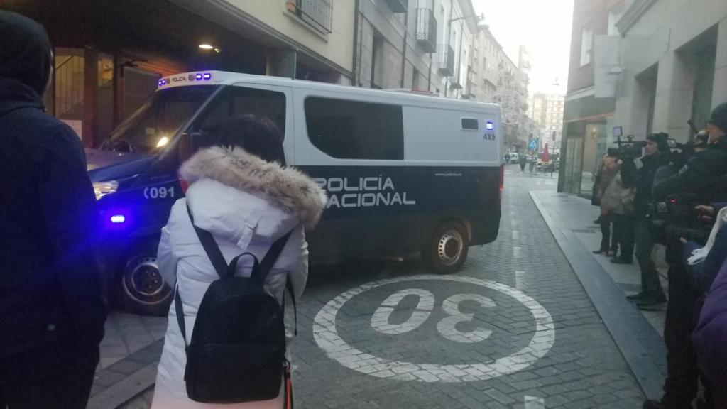 Momento de la llegada de Óscar a los juzgados de Valladolid, este viernes.
