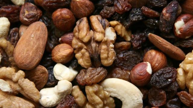 El fruto seco que todos toman sin saber que es una legumbre: sacia rápido y baja el colesterol