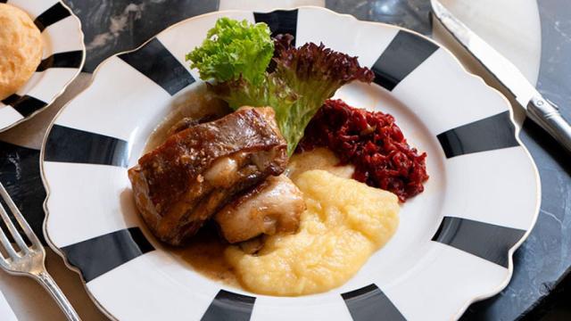 El mejor cordero asado de esta Navidad sólo lo tienes que calentar y servir.