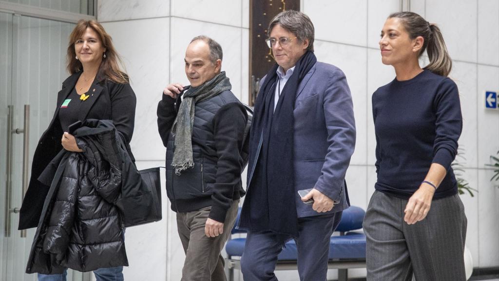 Laura Borràs, Toni Comín, Carles Puigdemont y Miriam Nogueras, el pasado 8 de noviembre en el Parlamento Europeo.