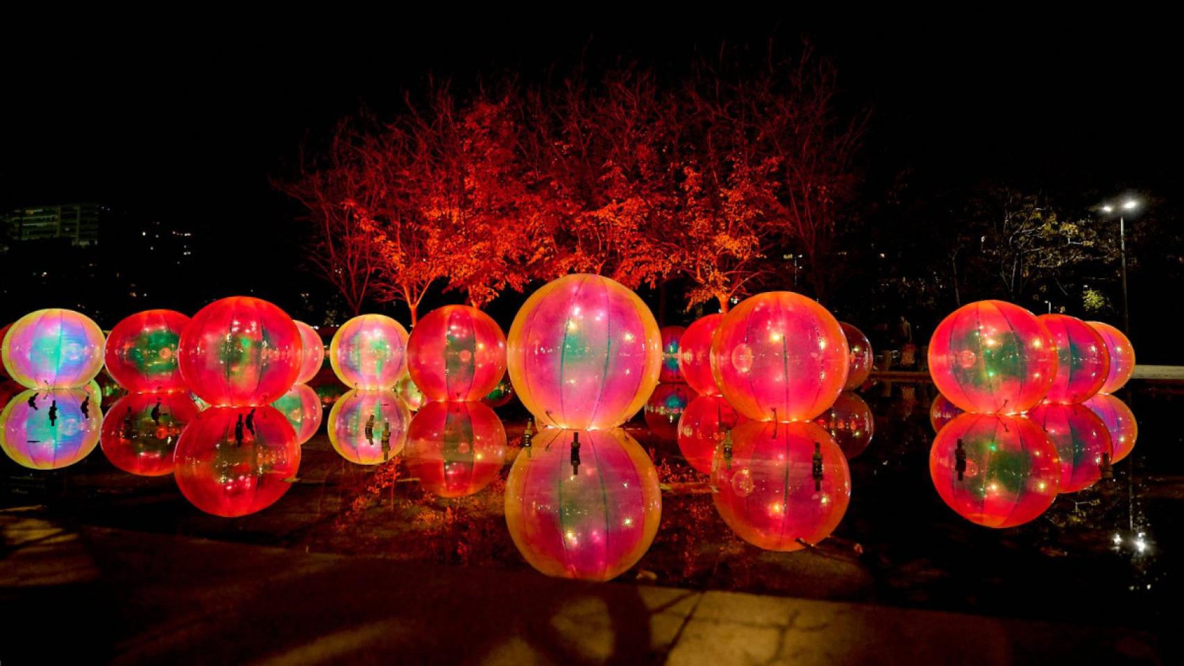 Las bolas hinchables de Arganzuela.