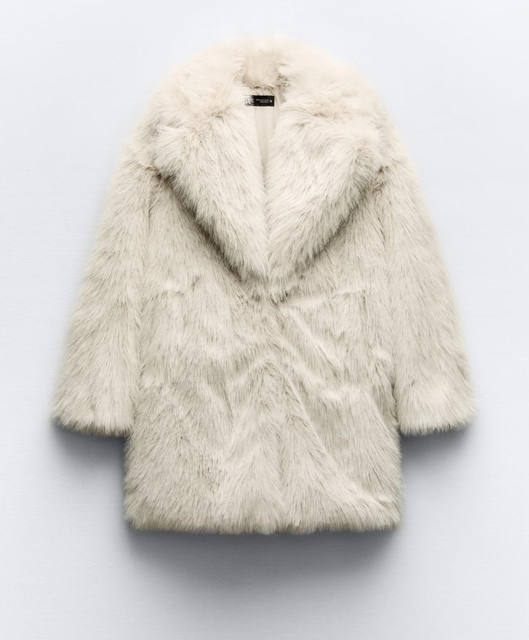 Abrigo efecto pelo de Zara