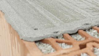 Una placa Maxit mortënpad eco sobre un ladrillo