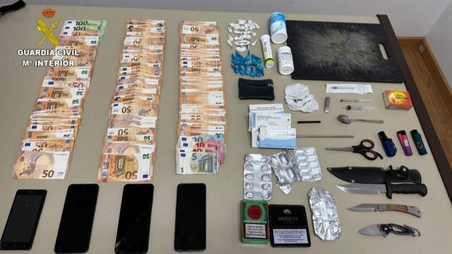 Material incautado al varón detenido en Cangas do Morrazo.