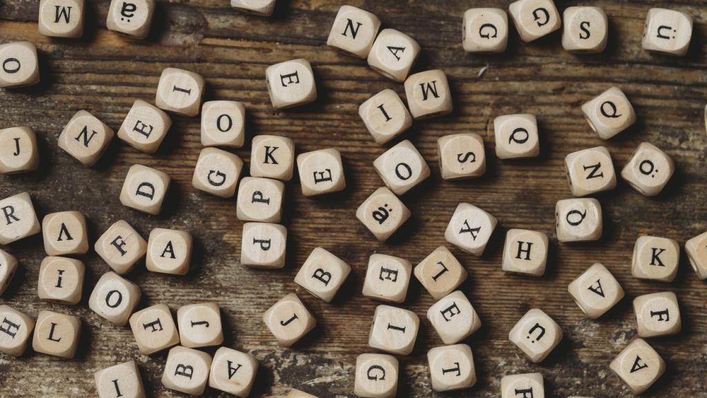 Descubre el sorprendente origen de seis palabras que utilizamos cada día.