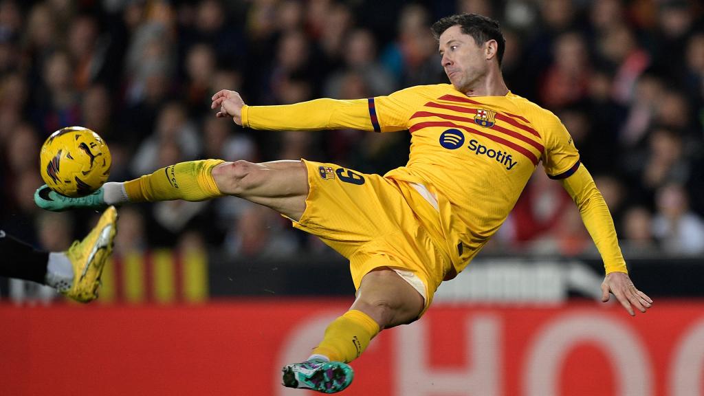 Lewandowski remata de volea