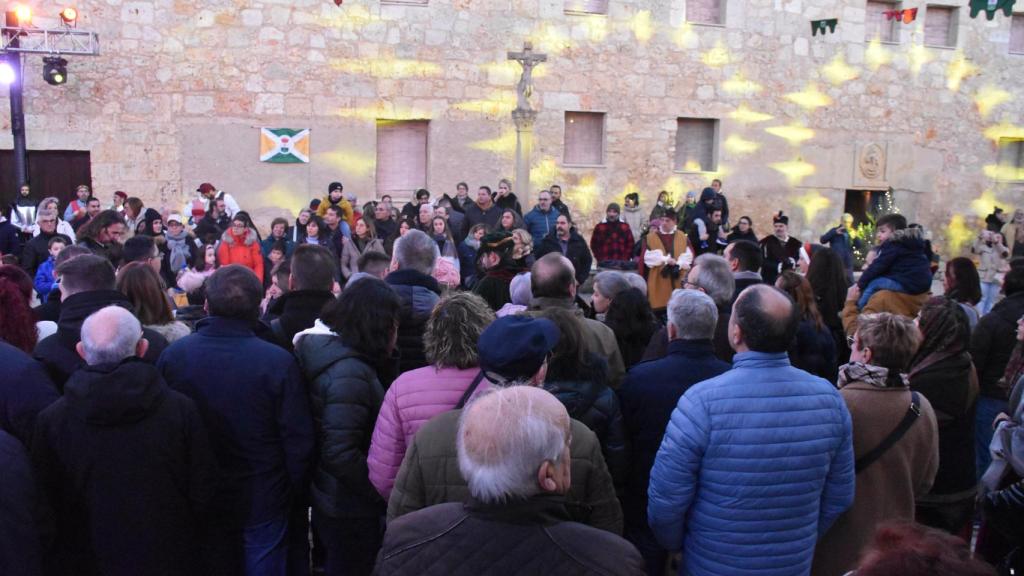 Cerca de tres centenares de personas acuden a ver la obra del Auto del Nacimiento de Nuestro Señor, de Villamuriel de Cerrato
