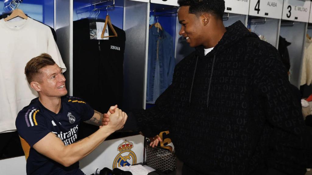 Kroos saluda a Endrick