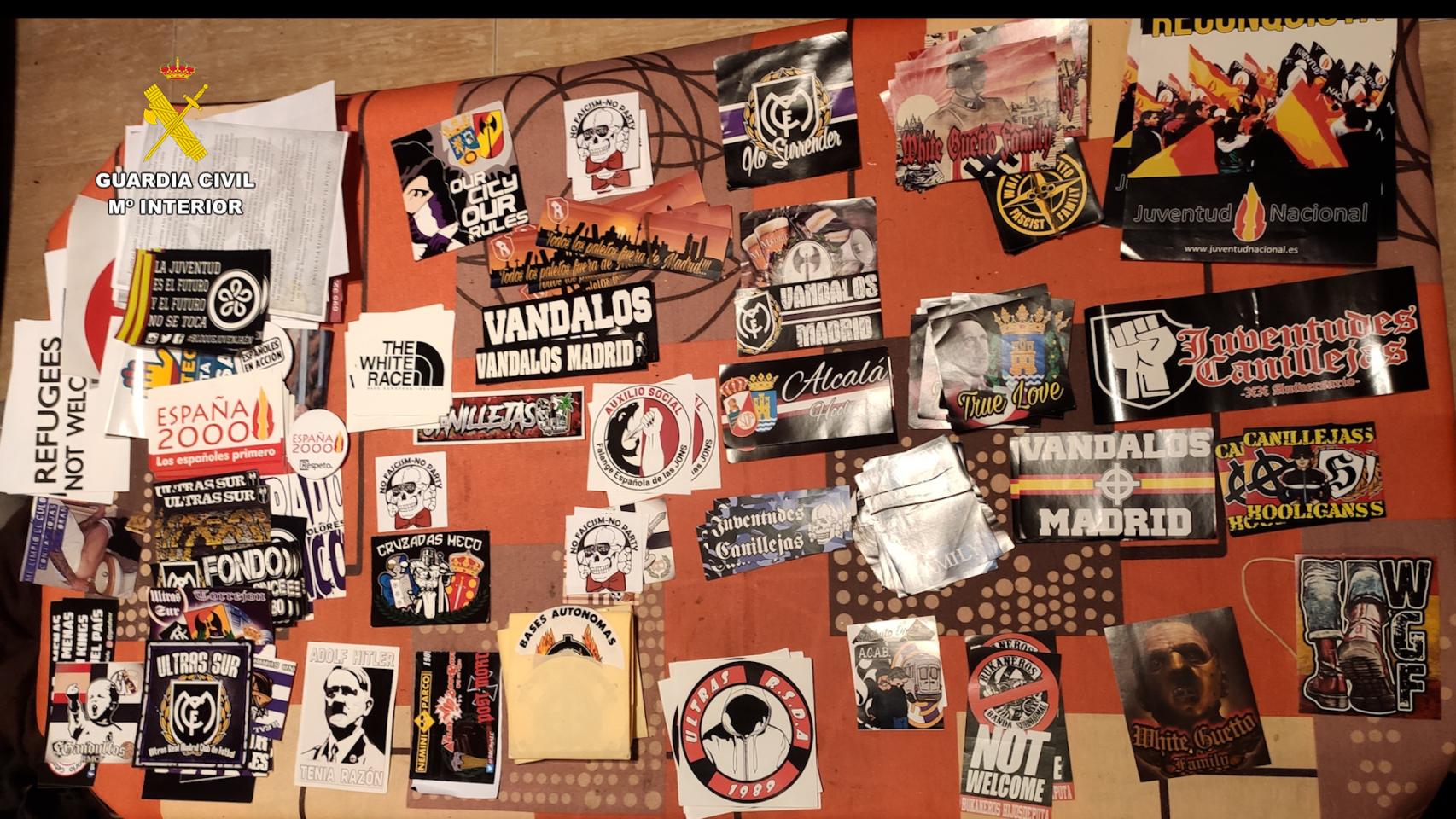 Propaganda neonazi hallada en los registros.
