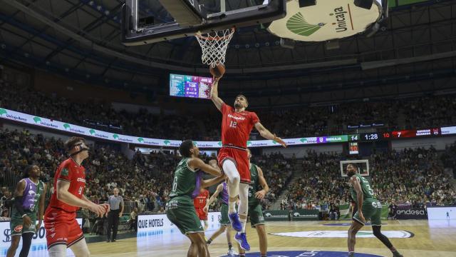 Un instante del partido entre el Granada y el Unicaja.