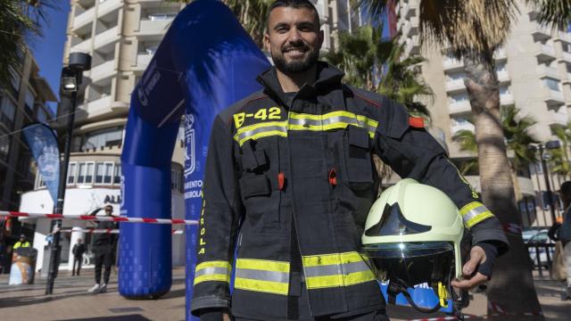 Miguel Ángel del Cid, el bombero malagueño que  ha vencido en la primera carrera vertical de Fuengirola