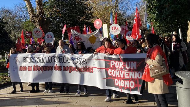 Trabajadoras de las escuelas infantiles de Santiago de Compostela en la protesta.