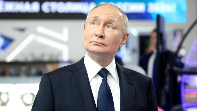 El presidente ruso Vladimir Putin visita la región de Rusia foro y exposición, que celebra los principales logros del país, antes de un congreso del partido político Rusia Unida en Moscú.