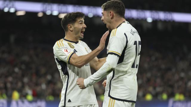 Brahim Díaz y Fede Valverde celebran el gol del primero.