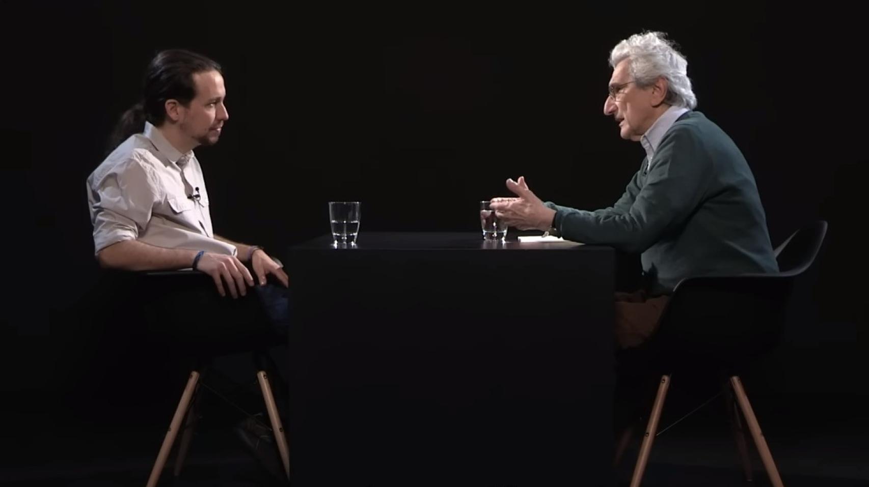 El filósofo Toni Negri en una entrevista con Pablo Iglesias en 2015.