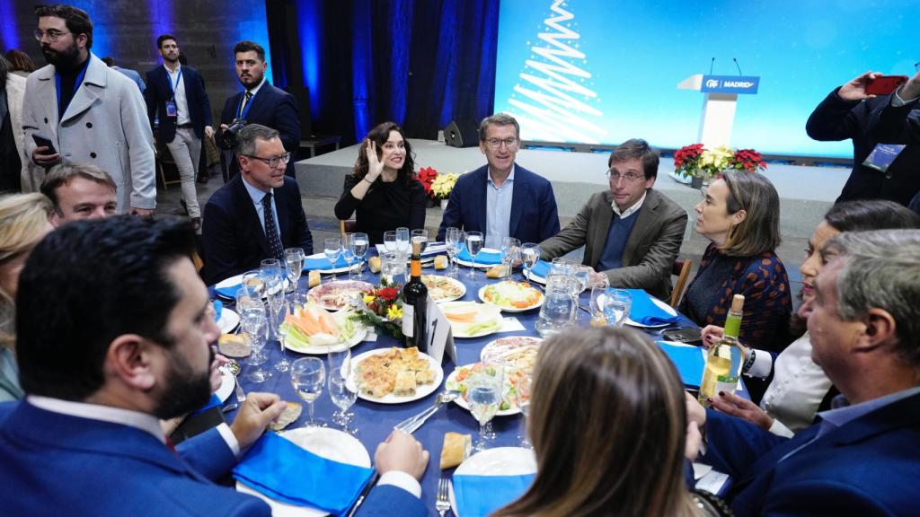 La mesa presidencial de la cena de Navidad.