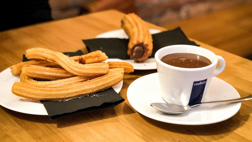 El chocolate con churros es el protagonista de los días de frío.