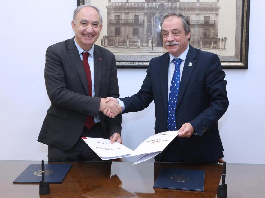 El rector de la UVa, Antonio Largo Cabrerizo, junto a Rafael Álvarez Palla, decano de IngenierosVA
