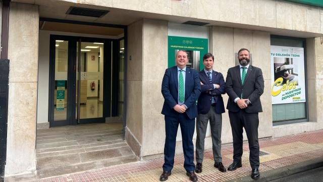 Imagen de la apertura de la nueva oficina de Eurocaja Rural en el municipio leonés de Bembibre.