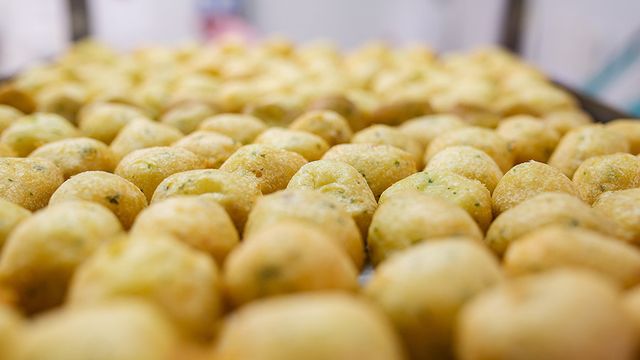 Así son las croquetas más navideñas del mercado: con sabor a panettone y turrón de Jijona.