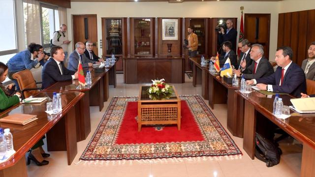 El presidente de Canarias, Ángel Víctor Torres, se reúne con el secretario general del Ministerio de Transportes y Logística de Marruecos, Khalid Cherkaoui.