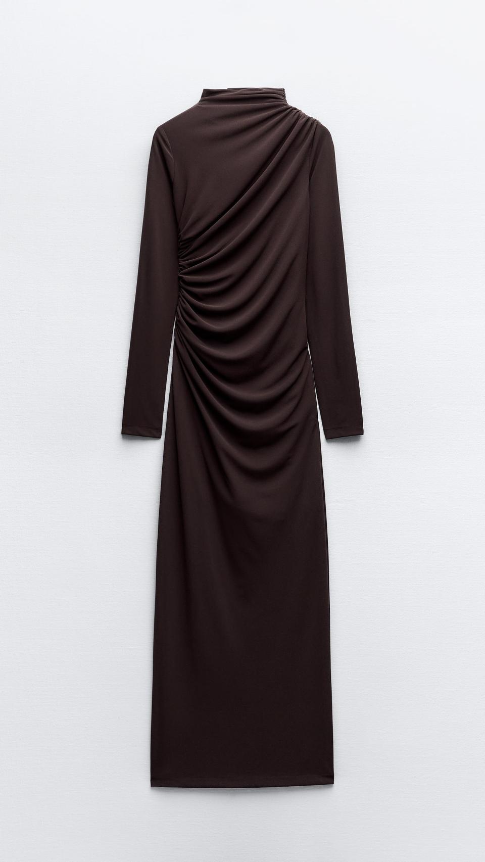 Vestido de Zara.