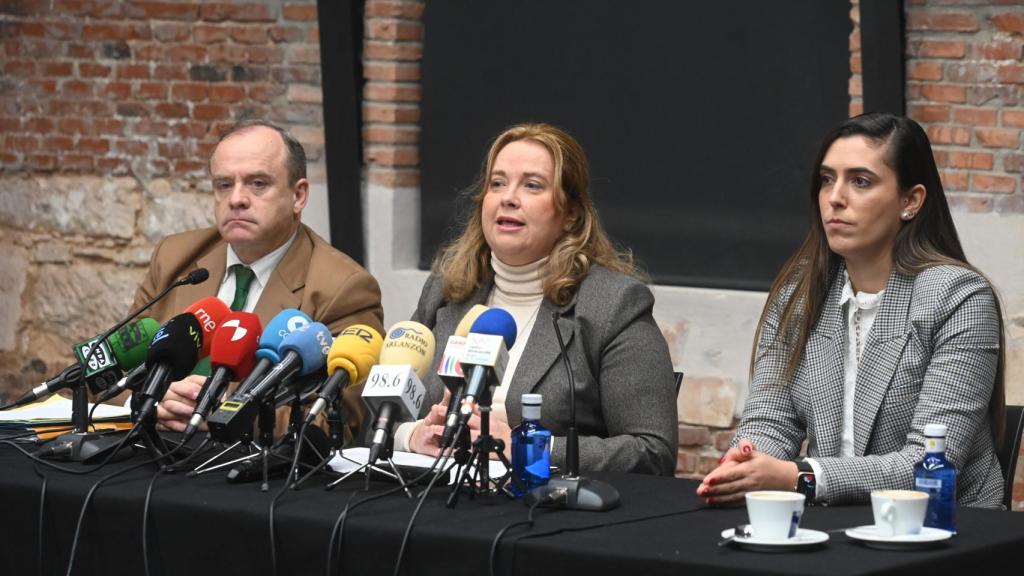 La alcaldesa de Burgos, Cristina Ayala, durante la rueda de prensa de este martes.