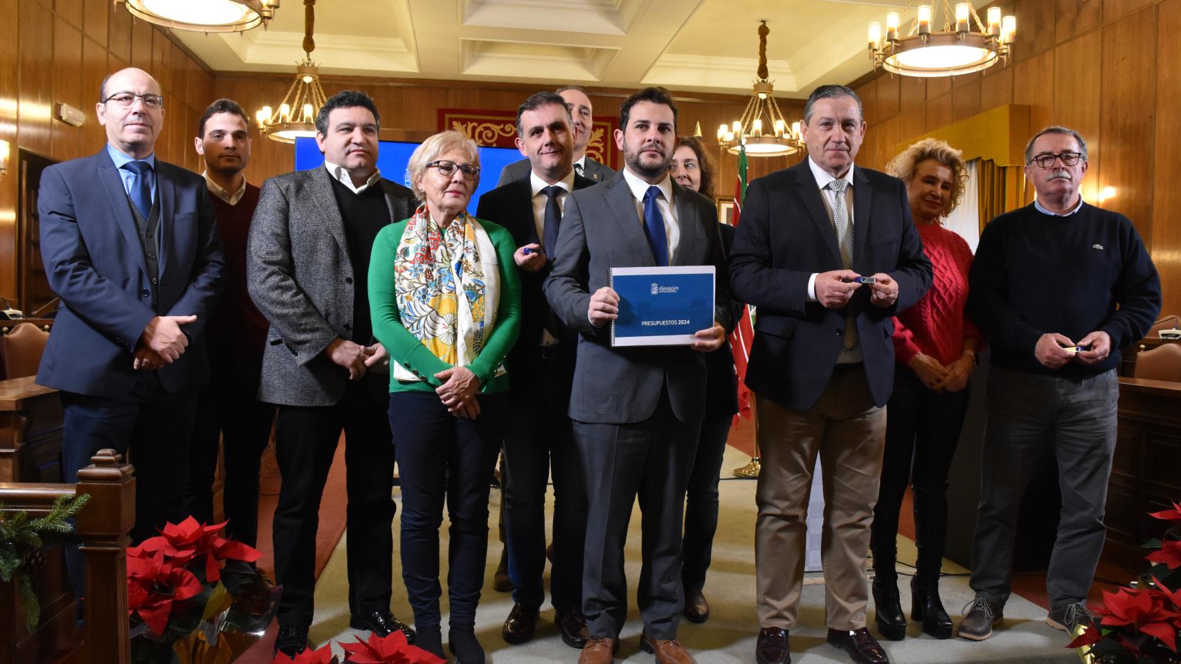 El presidente de la Diputación de Zamora, Javier Fáundez, presenta los presupuestos para 2024, junto a su equipo de gobierno