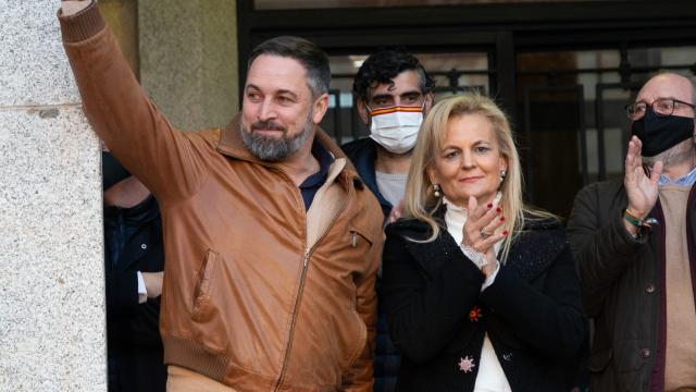 Marisa Calvo, junto a Santiago Abascal, en un mitin de Vox en Zamora