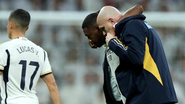 Alaba tras romperse el ligamento cruzado con el Real Madrid