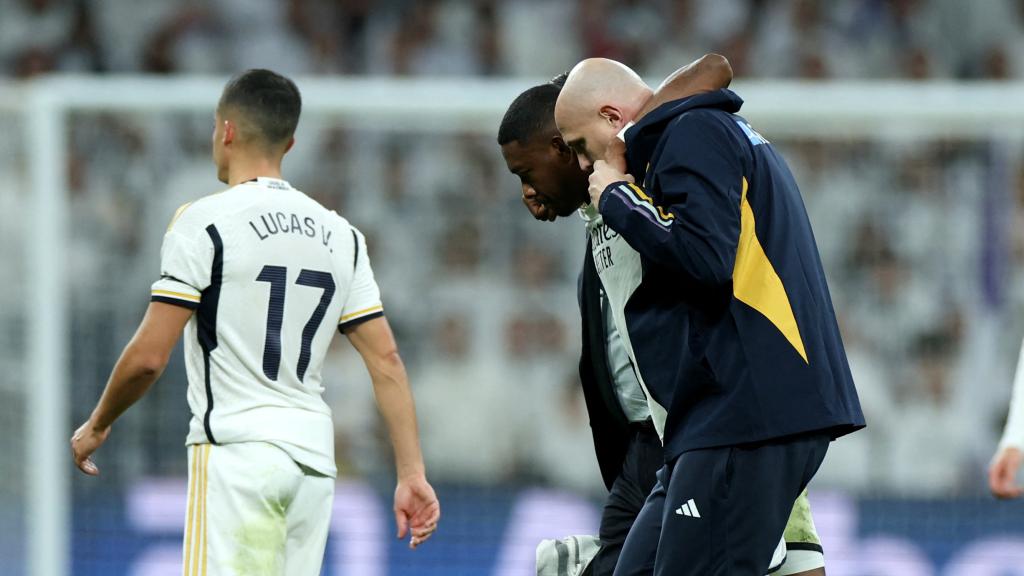 Alaba tras romperse el ligamento cruzado con el Real Madrid