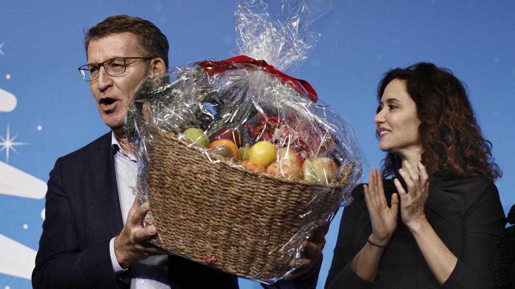 Alberto Núñez Feijóo e Isabel Díaz Ayuso en la cena navideña del PP de Madrid celebrada este lunes.