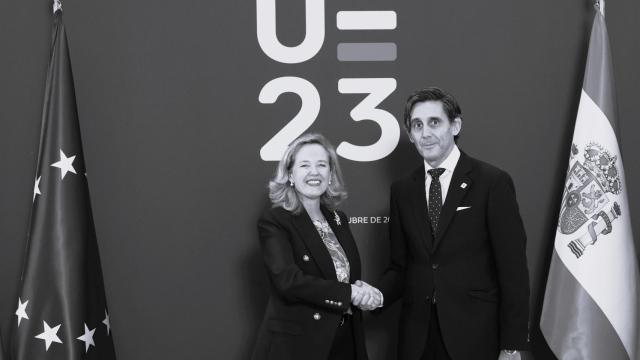 Nadia Calviño y J. M. Álvarez-Pallete.