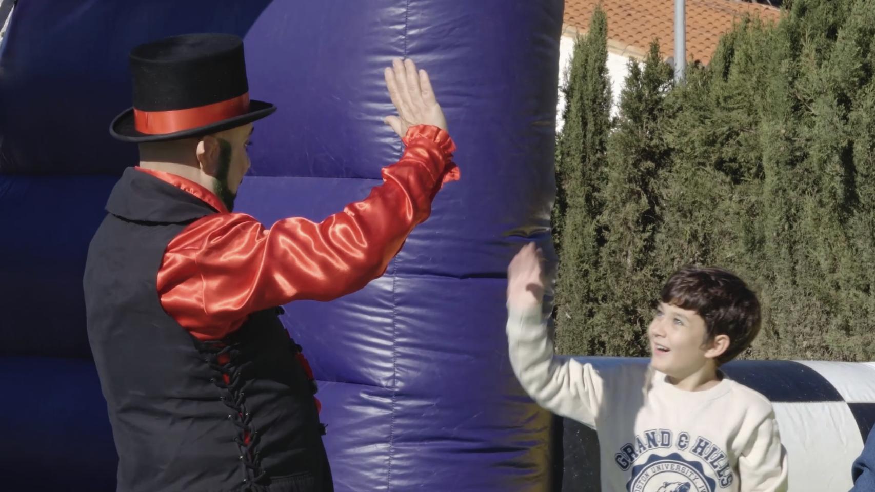Uno de los momentos de la campaña navideña de Famadesa.