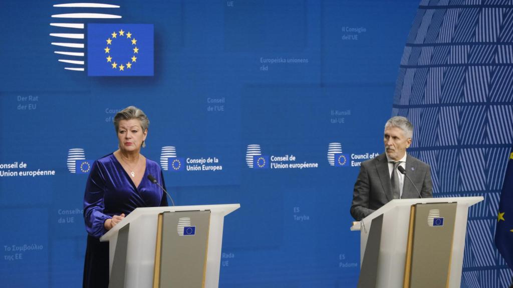 El ministro del Interior, Fernando Grande-Marlaska, y la comisaria del Interior, Ylva Johansson, durante una rueda de prensa en Bruselas