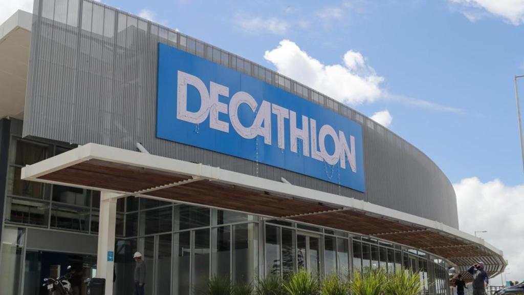 Fachada Decathlon.