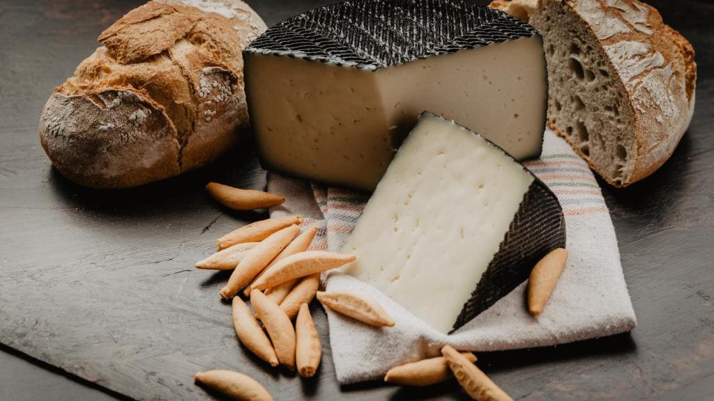Conoce cuál es el mejor queso del mundo que es español y dónde puedes comprarlo.