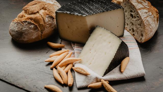 Conoce cuál es el mejor queso del mundo que es español y dónde puedes comprarlo.
