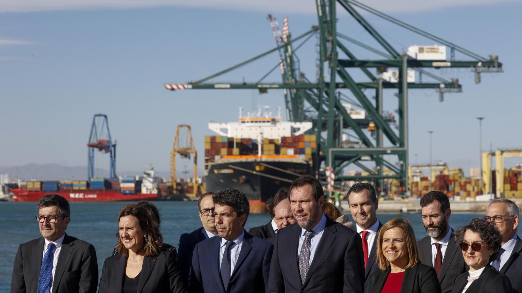 Visita de las autoridades al Puerto de Valencia.