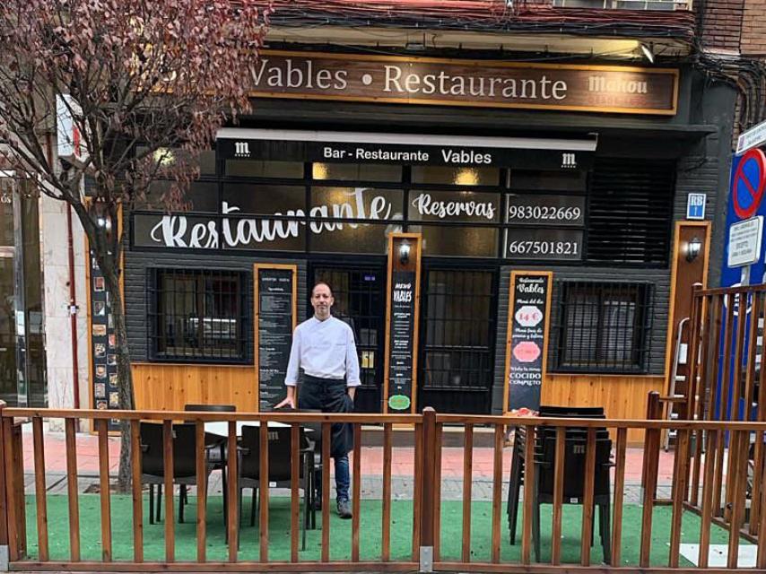 Víctor en su restaurante