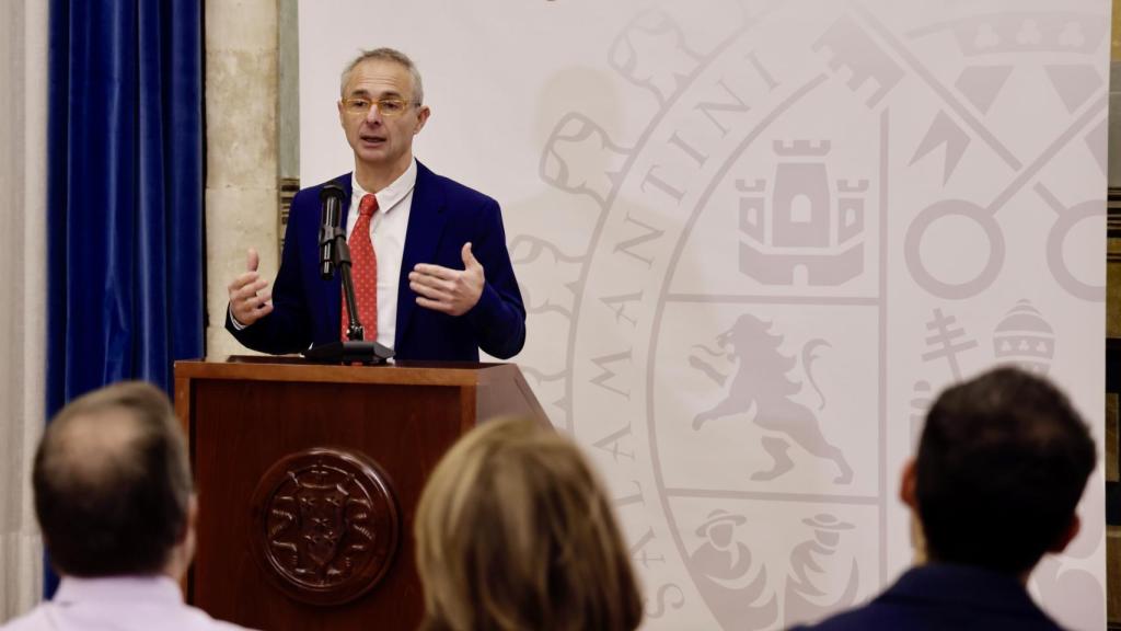 El rector de la Universidad de Salamanca, Ricardo Rivero, acompañado por el equipo de Gobierno, realiza el balance académico de este año que se cierra y el avance de previsiones para 2024